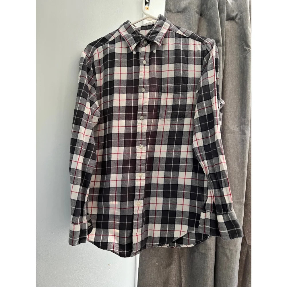 JOHN ashford plaid button‎ up white, black, red- size small